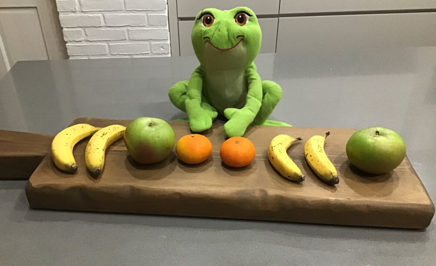 Image of Fred the Frog - Patterns with fruit